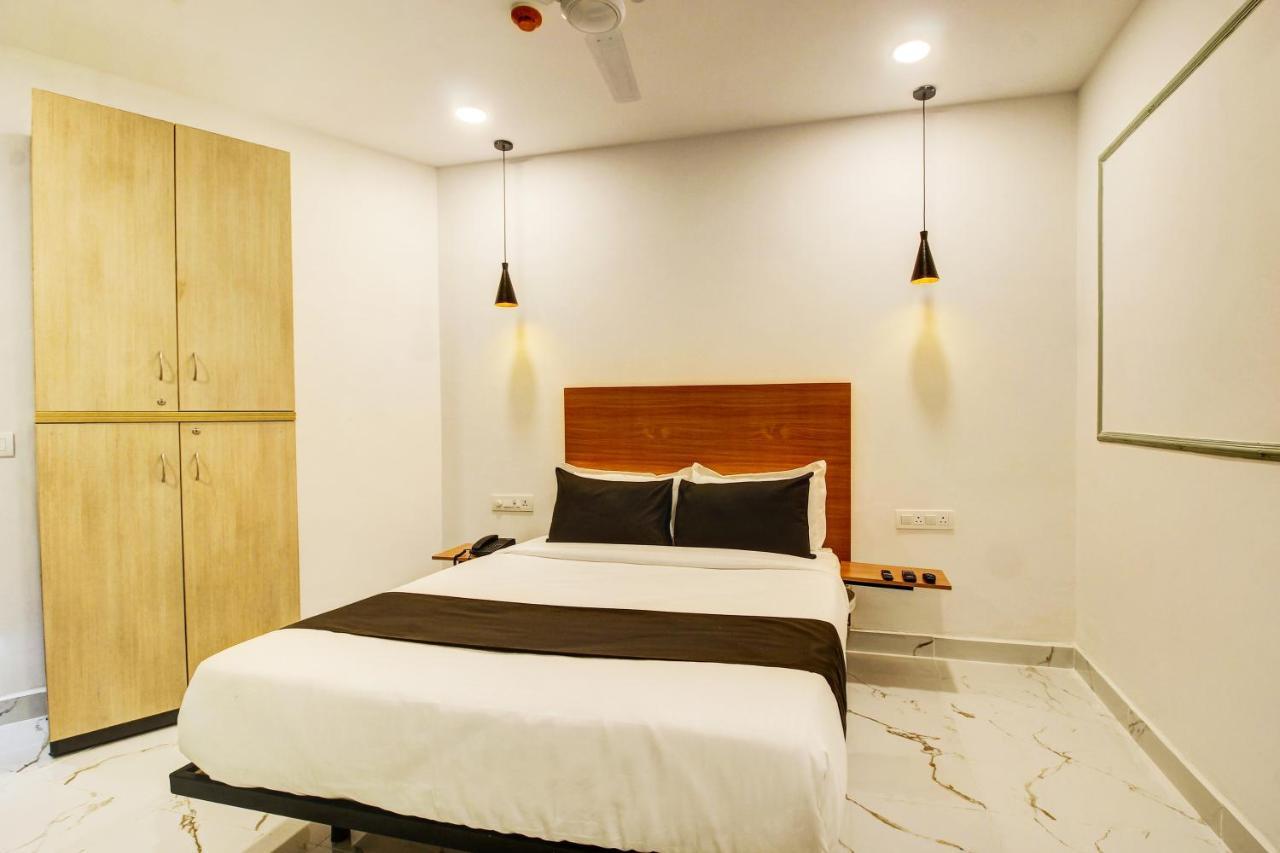 Super Townhouse Rcc Hotel Banjara Hills Hyderabad Exterior foto
