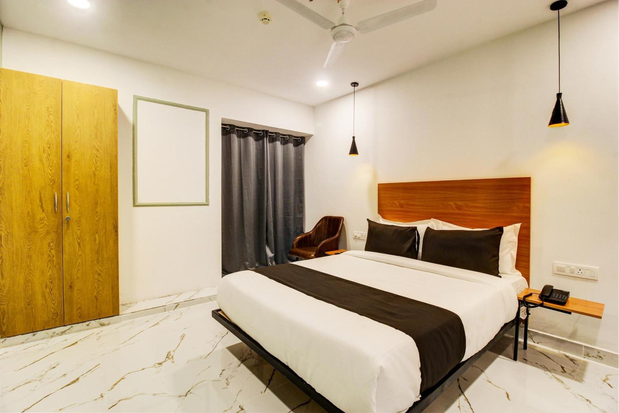 Super Townhouse Rcc Hotel Banjara Hills Hyderabad Exterior foto