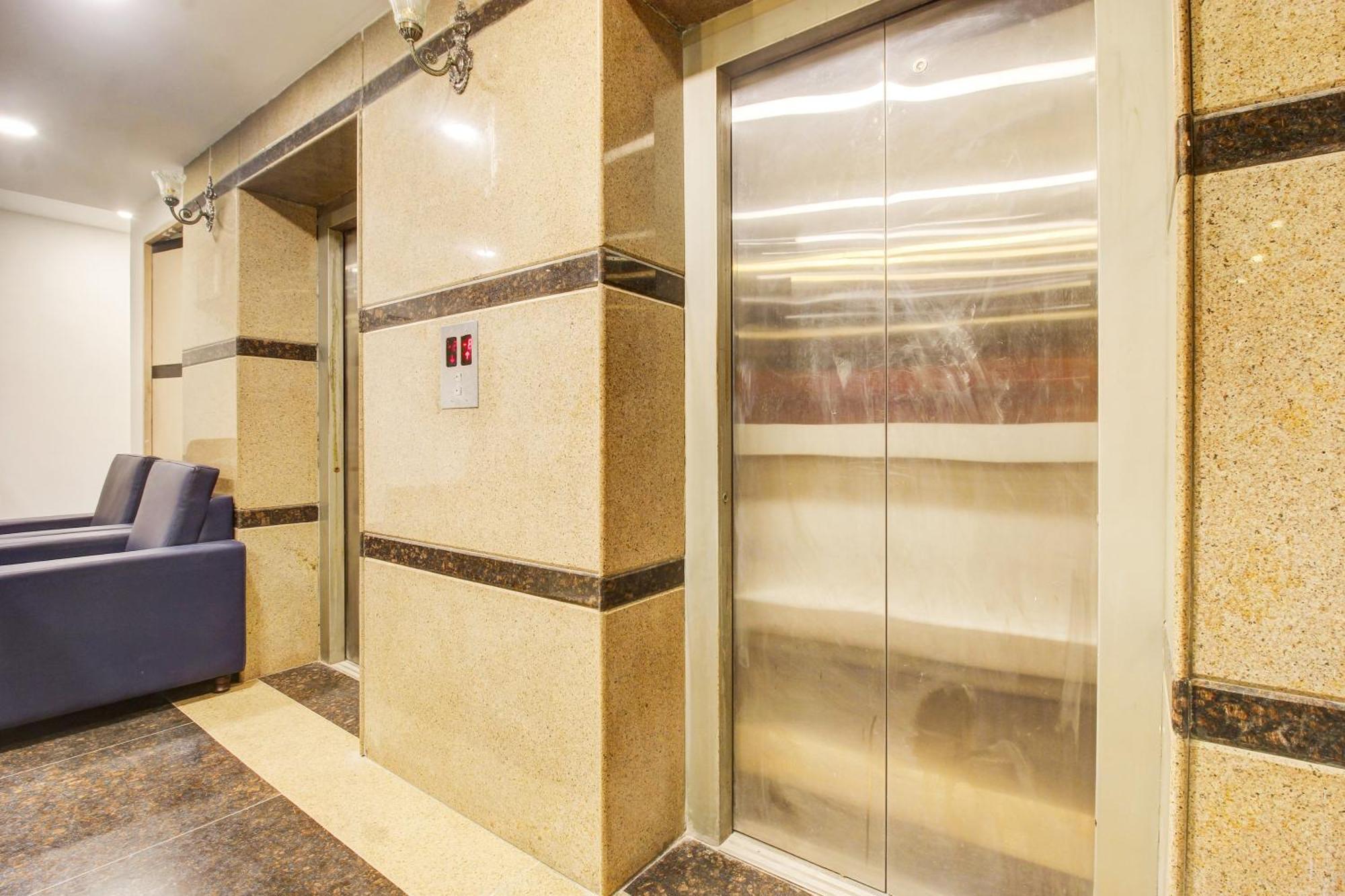 Super Townhouse Rcc Hotel Banjara Hills Hyderabad Exterior foto