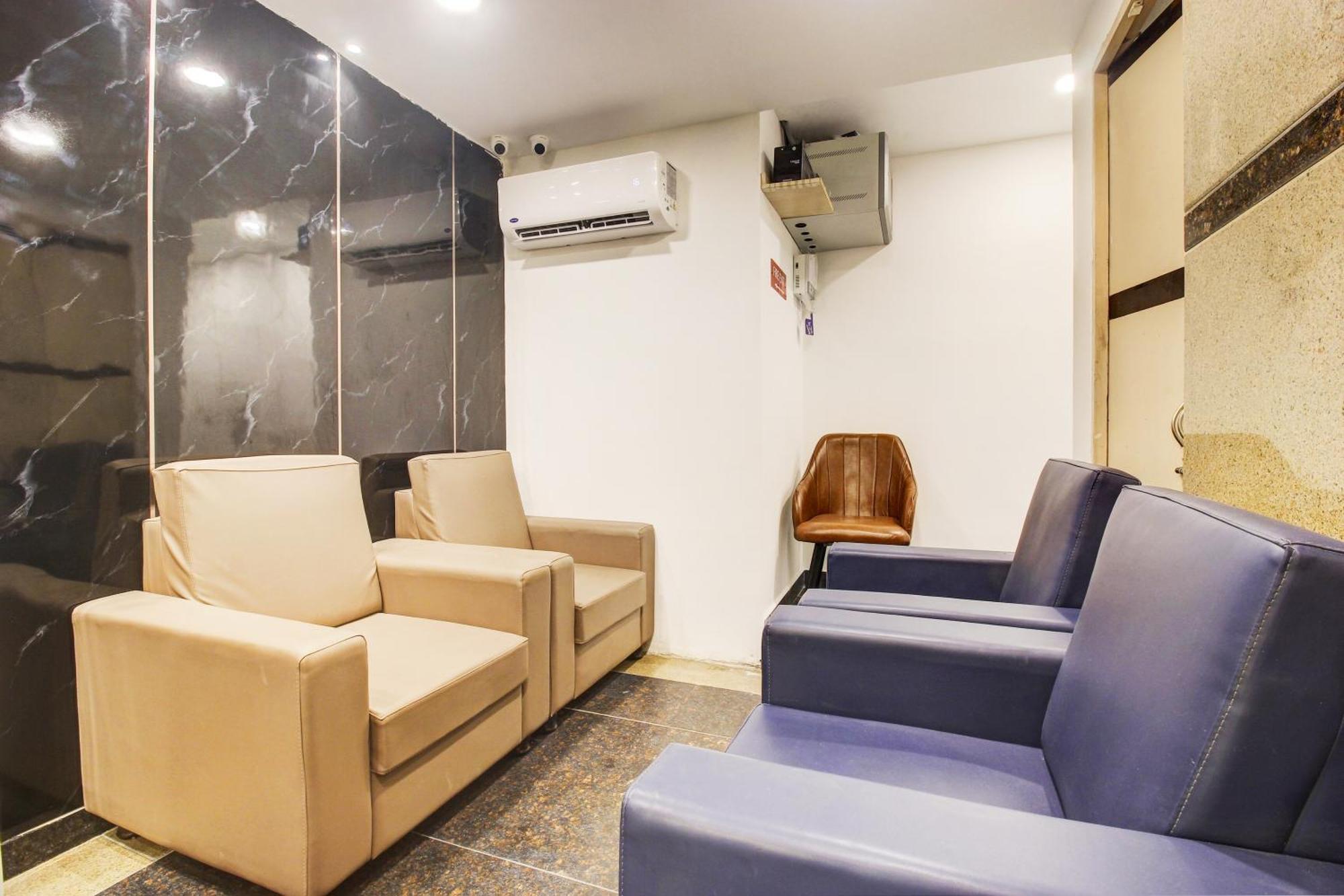 Super Townhouse Rcc Hotel Banjara Hills Hyderabad Exterior foto