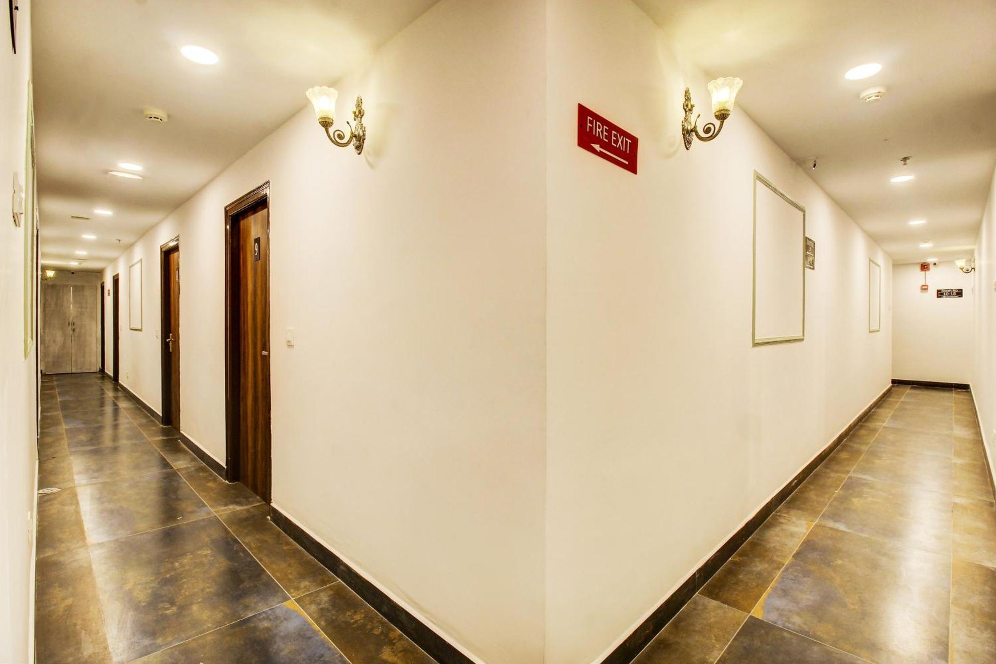 Super Townhouse Rcc Hotel Banjara Hills Hyderabad Exterior foto
